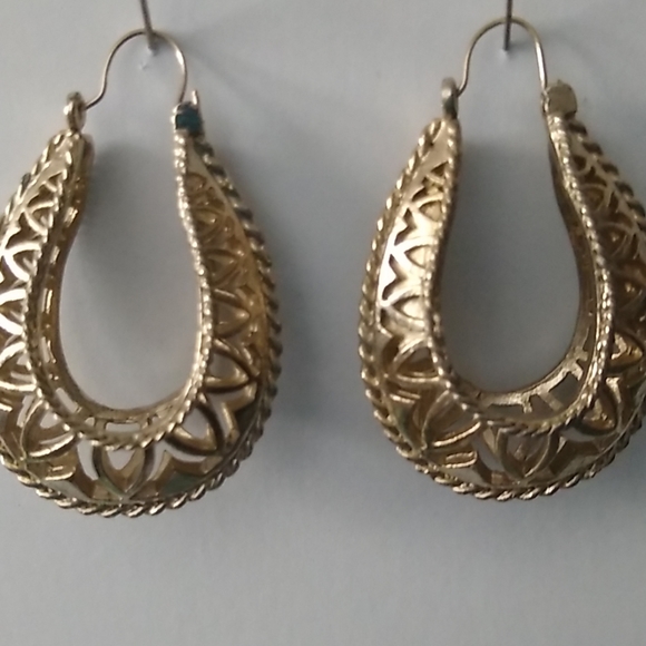 Earrings - Picture 2 of 3